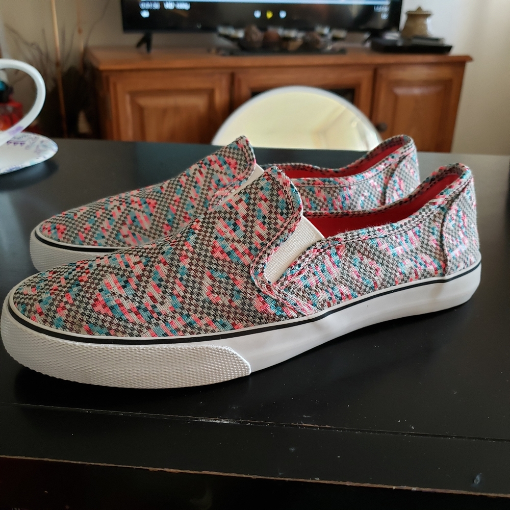 Woman's Mossimo Slip On Shoes Size 9